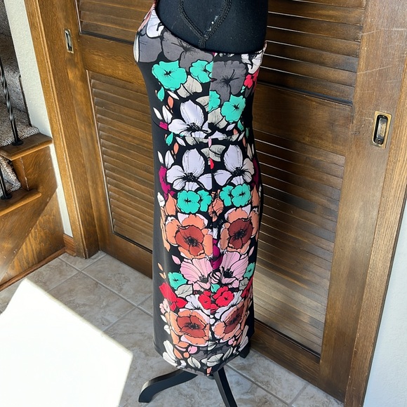 Express Off the Shoulder Black Dress with Multi Color Flowers Size 6 - Picture 4 of 10